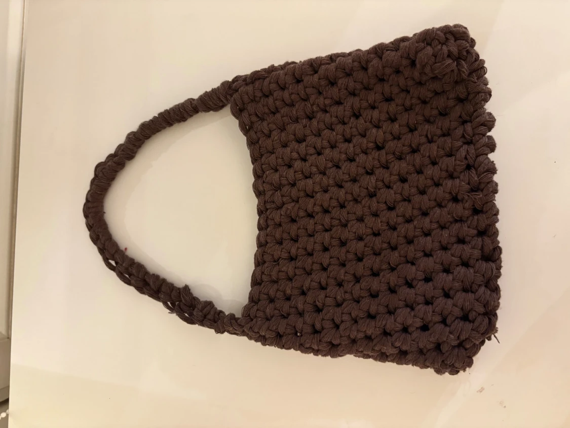 Brun virkad axelväska - 1