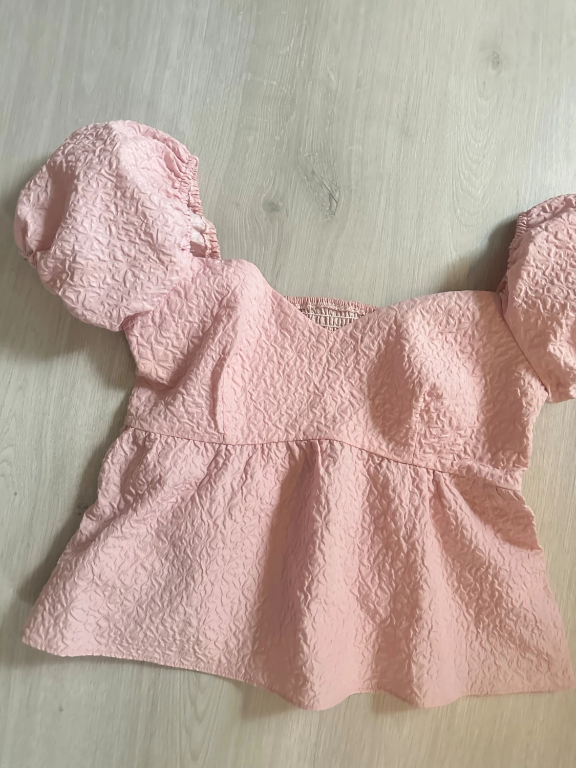 Rosa blus med puffärmar - 1