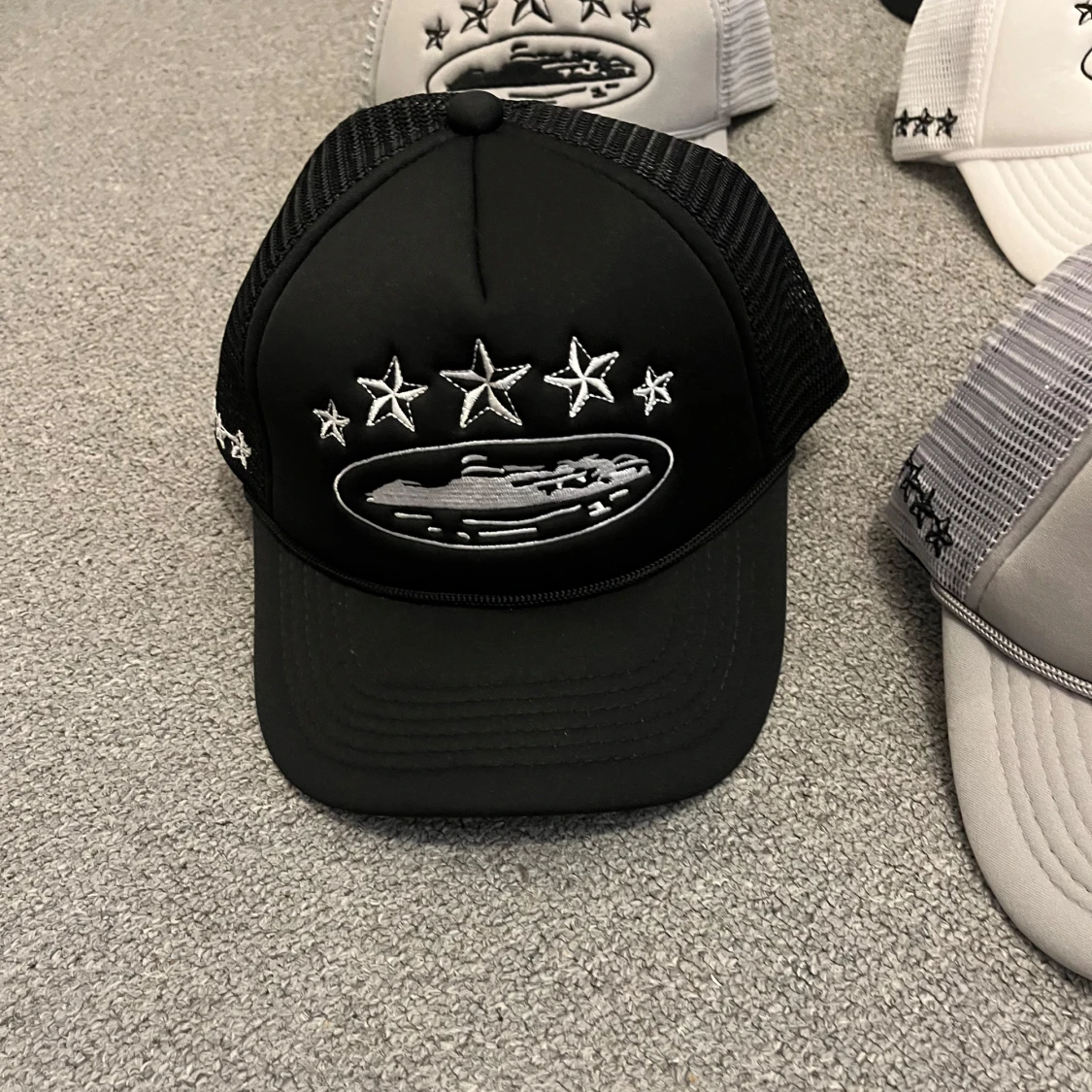 Truckerkeps med stjärnor och broderi - 2