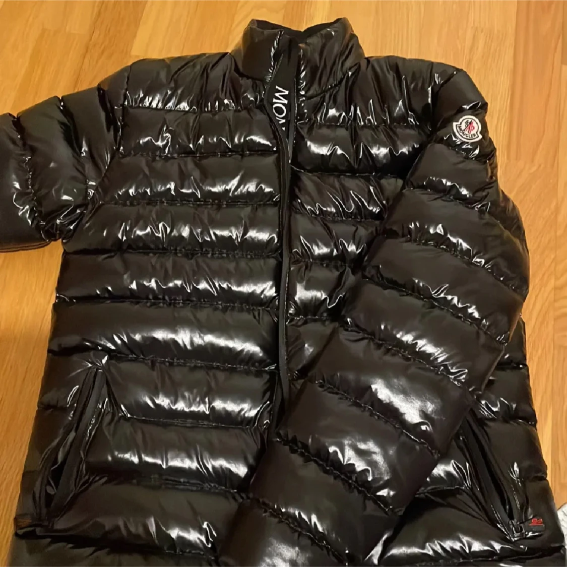 Svart pufferjacka från Moncler - 1