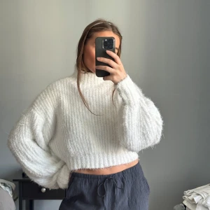 Supermysig tröja - Storlek S (croppad tröja) från NAKD. Nyskick🤍Jättemjuk och skön.