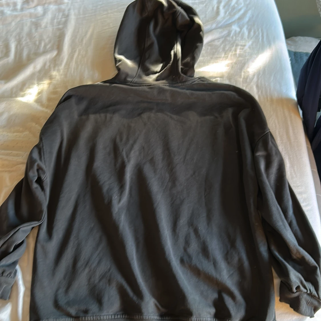 Svart hoodie med tryck från Divided H&M - 1