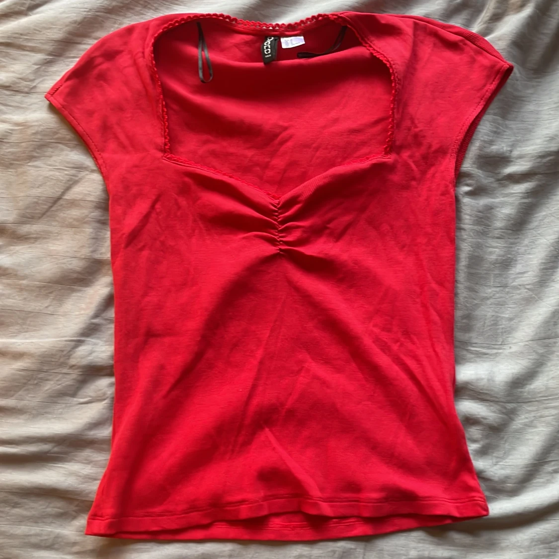 Röd topp med v-ringning från H&M