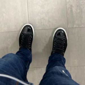 Lanvin captoe - Hej😁, säljer nu mina extremt fina och eftertraktade skor från lanvin i fint sick. Skorna är i storlek 42 men passar även 43. Skriv vid funderingar!