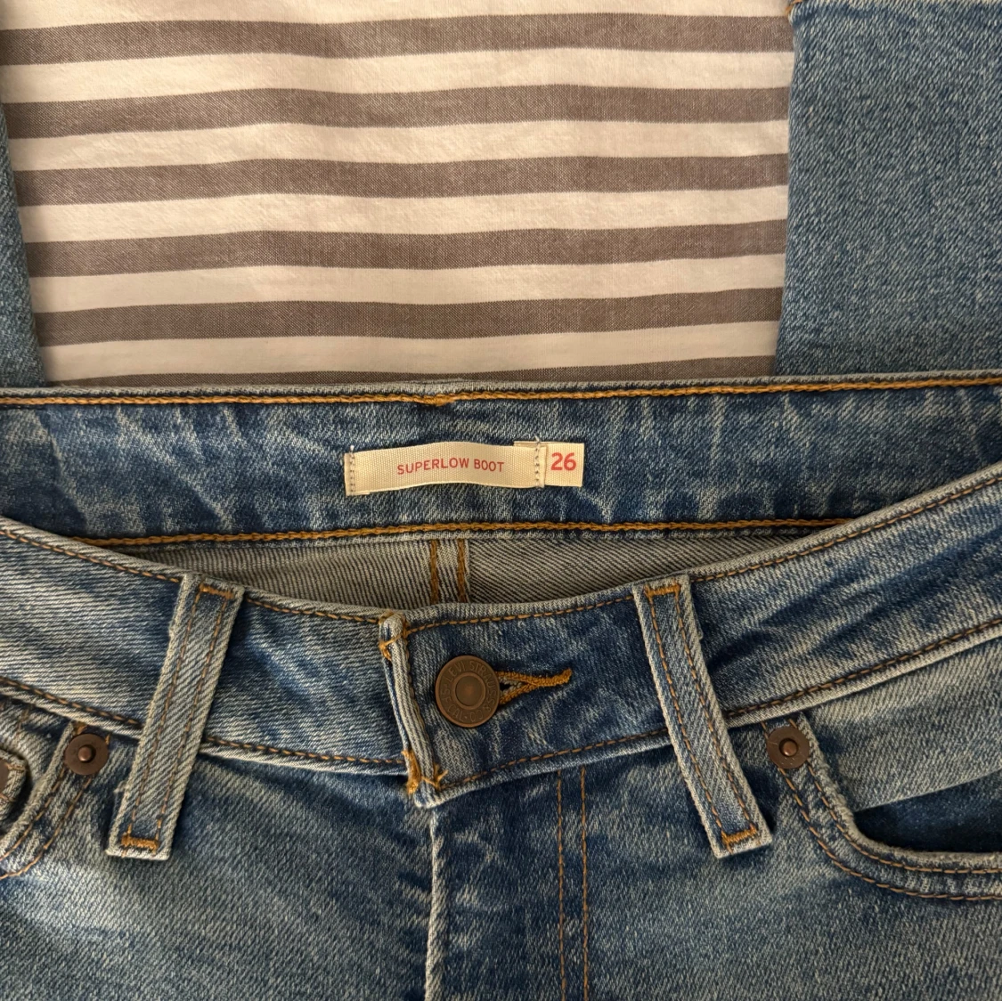 Levis Superlow bootcut jeans - 4