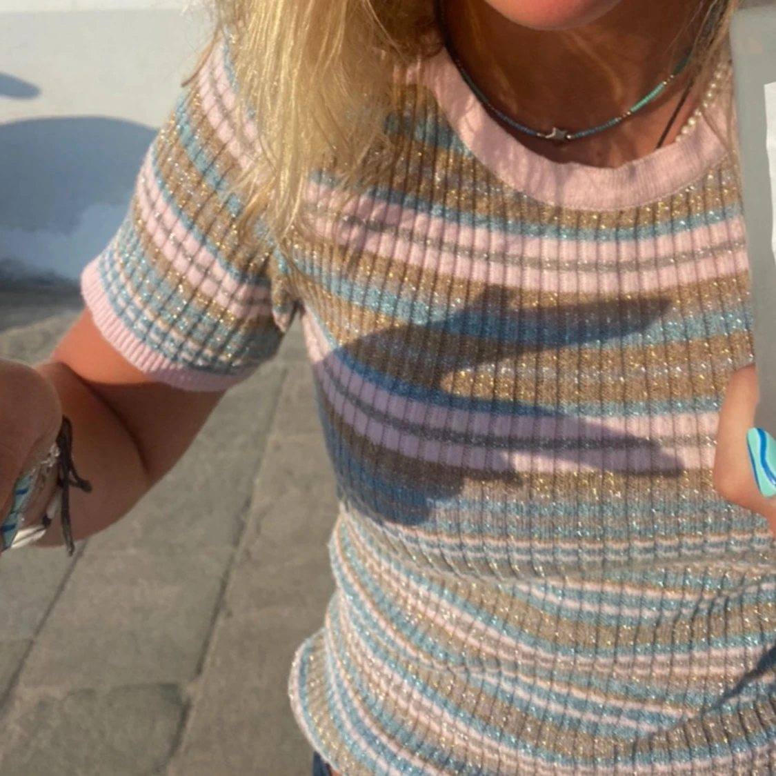 Randig ribbad topp i pastellfärger