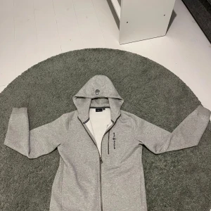Sail racing zipup hoodie - Storlek 170, bra skick och riktigt snygg. Skriv vid funderingar.