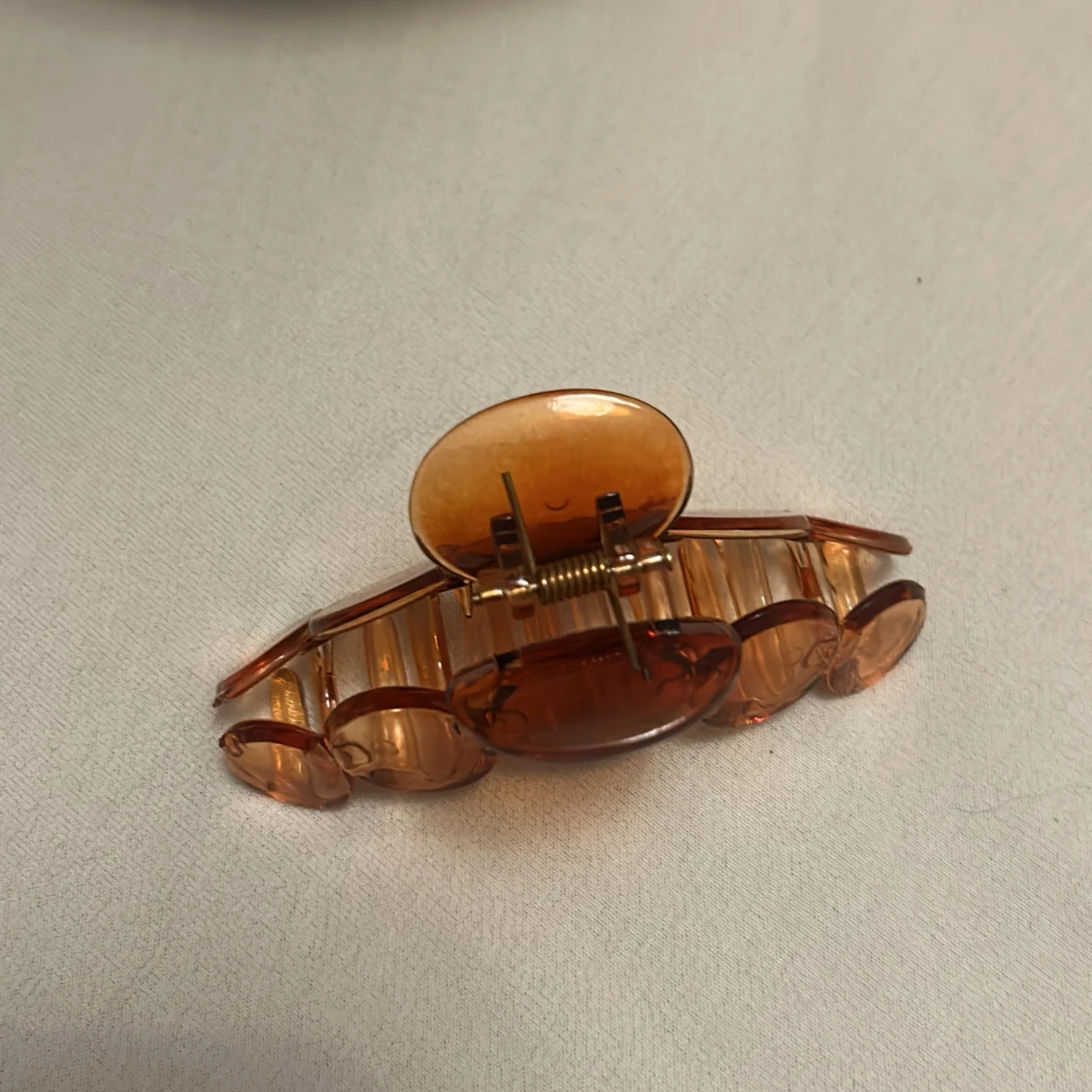 Brun hårklämma i retrostil - 2