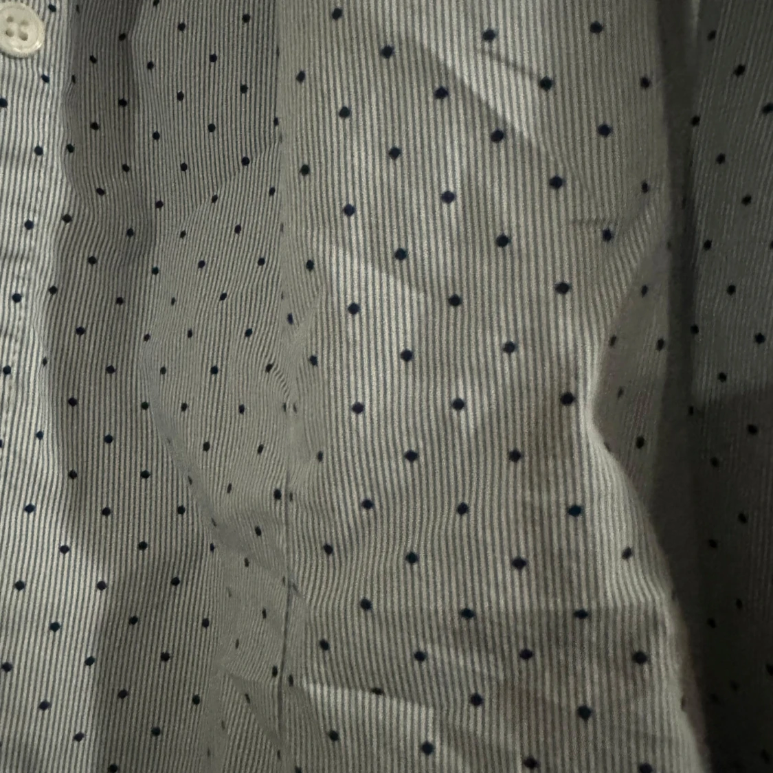 Blåvit prickig skjorta från H&M - 3