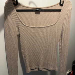 Tröja  - Mjukt och ribbat material 