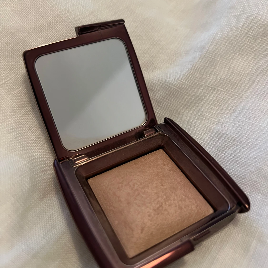 Hourglass Ambient Lighting Powder Dim Light