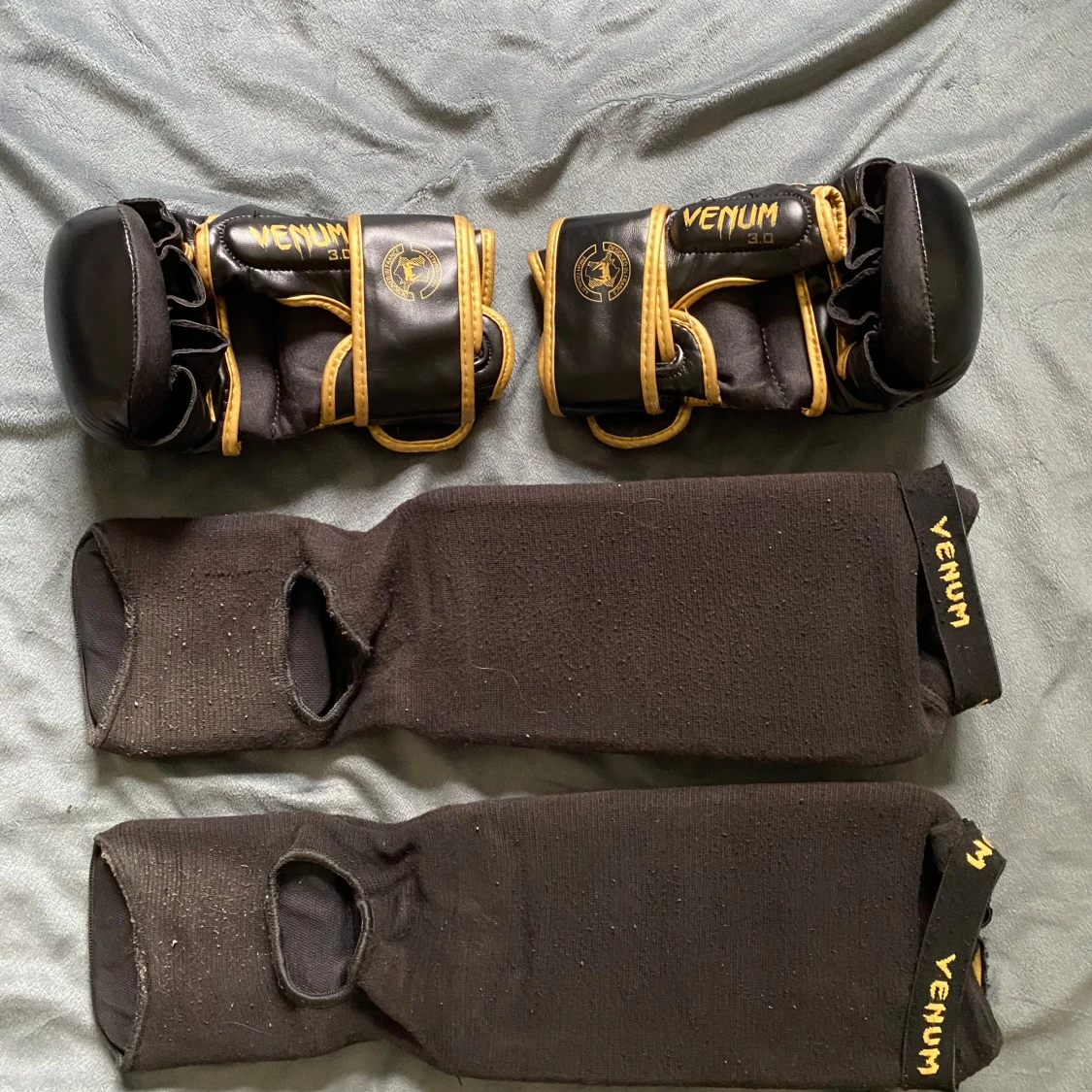 Svarta och guld MMA-handskar Venum - 1