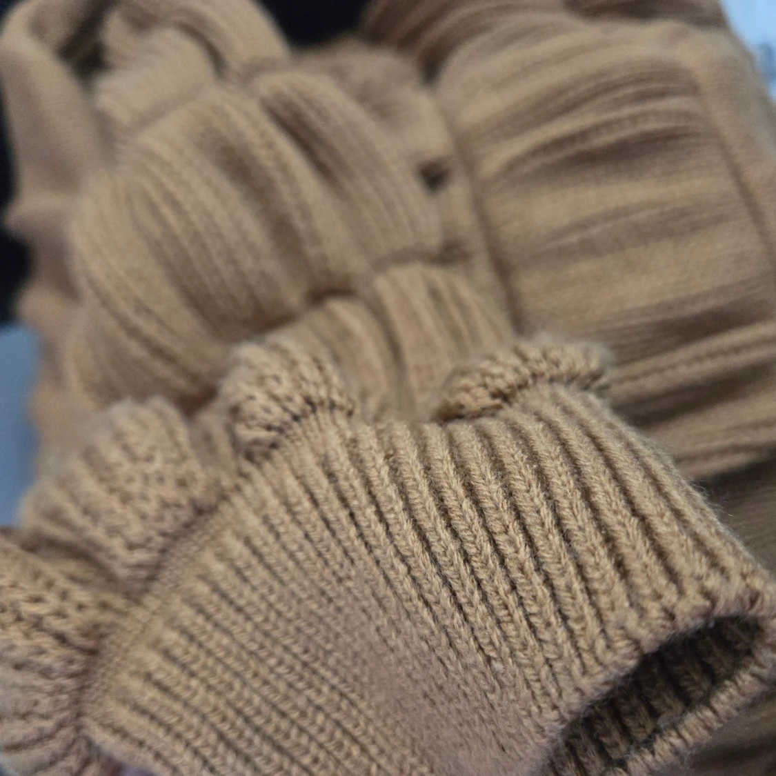 Brun stickad tröja med polokrage - 3