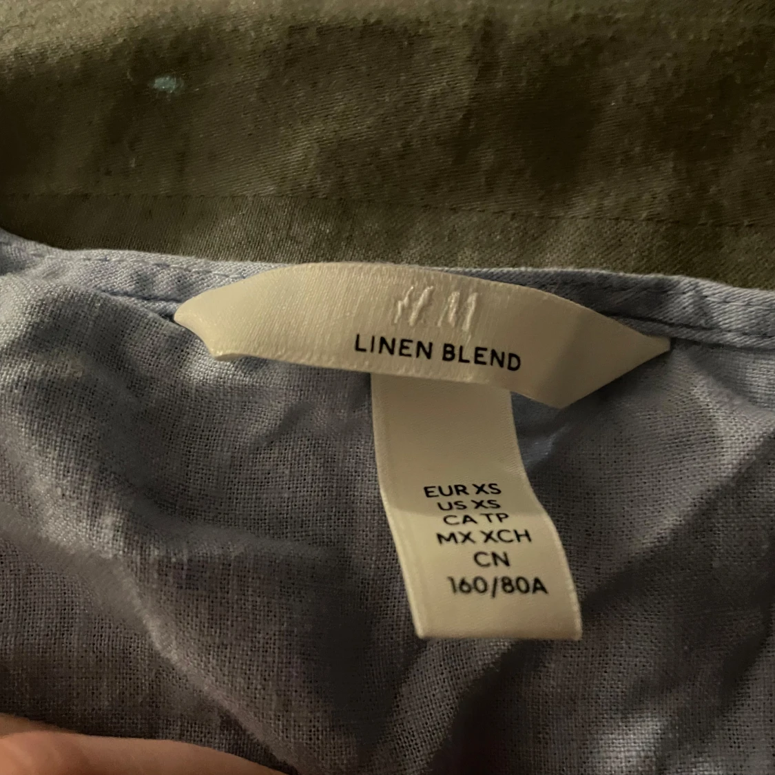 Ljusblå blus med puffärm från H&M - 1