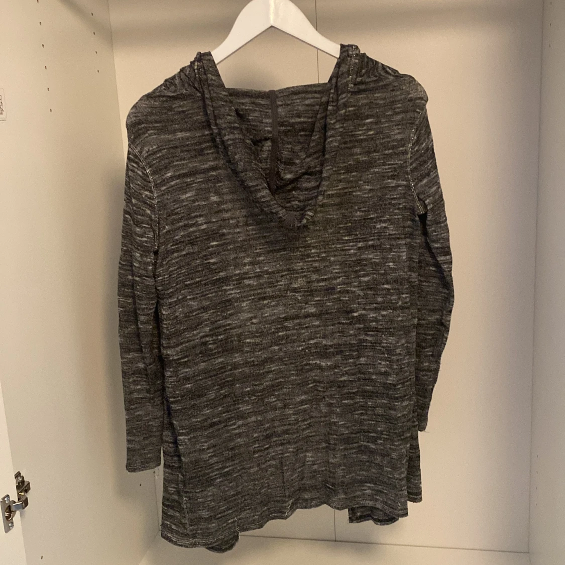 Gråmelerad hoodie-kofta från H&M - 1