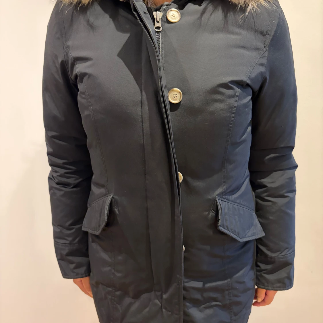 Svart dunjacka från Woolrich med päls