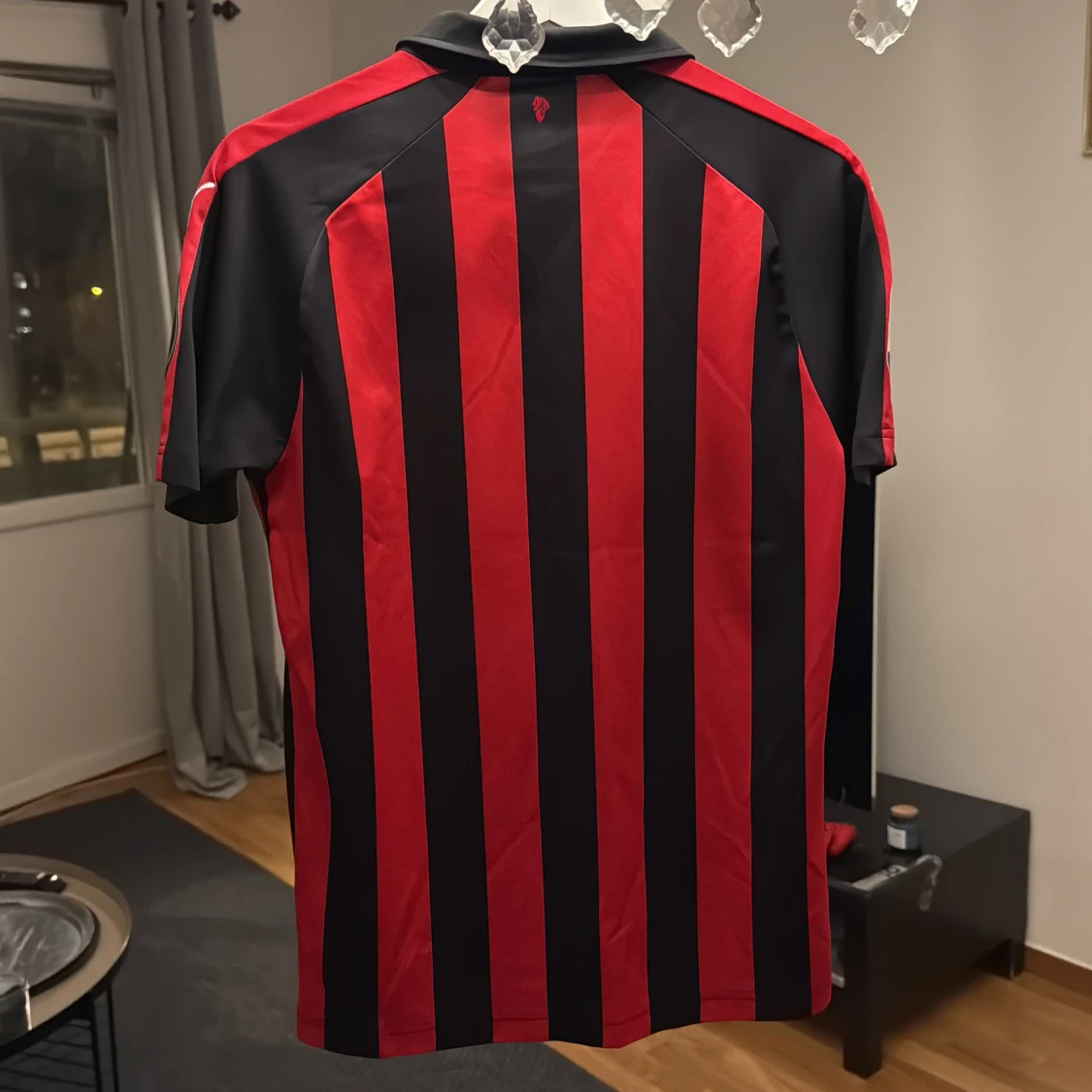 AC Milan fotbollströja 2018/2019 (Äkta med Serie A och CL Logo) - 1