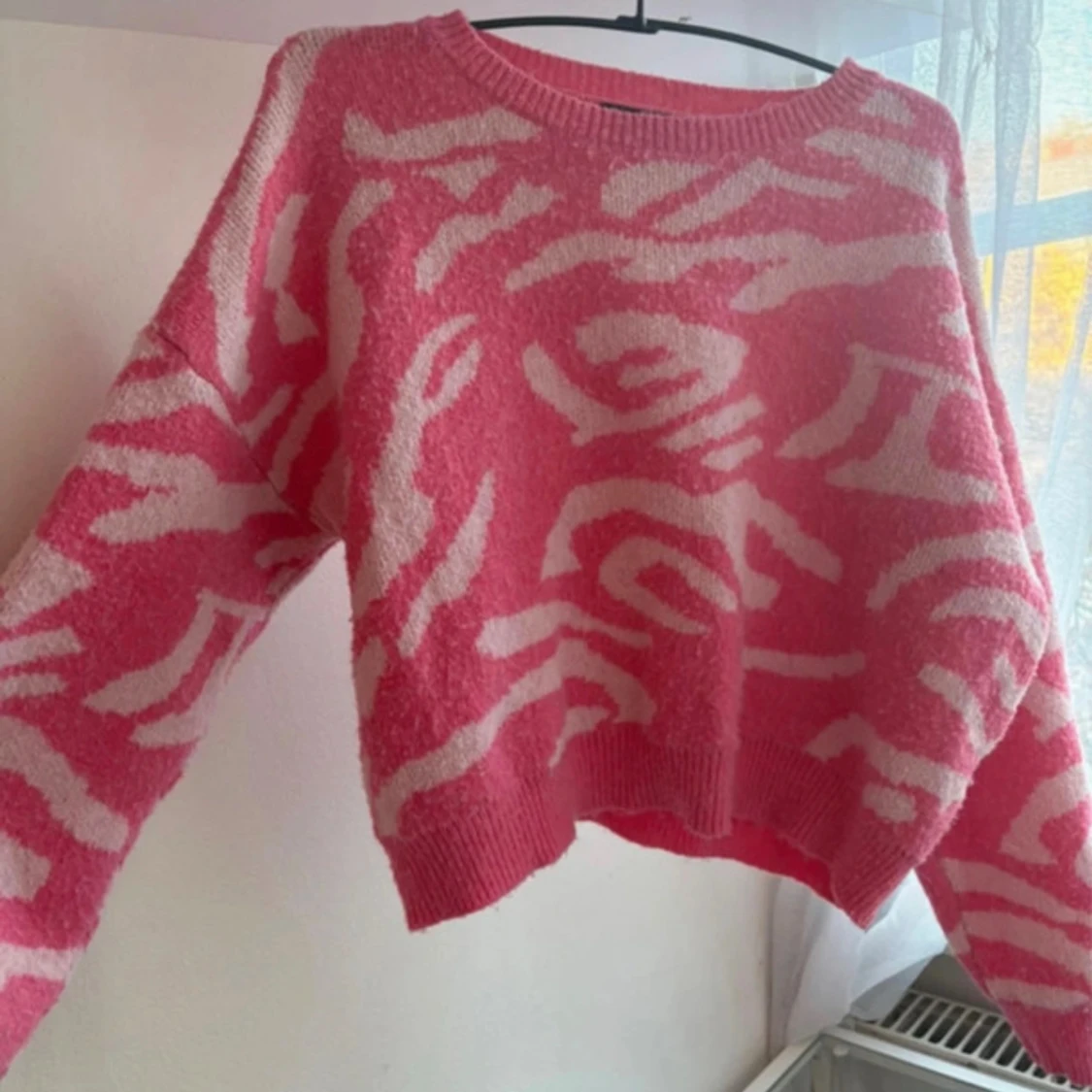 Rosa zebra-mönstrad stickad tröja Shein