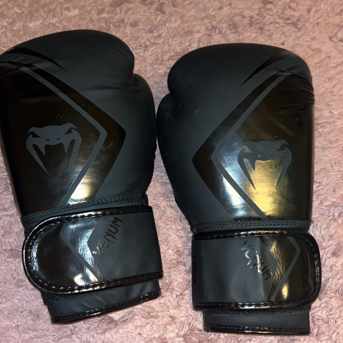 Svarta boxningshandskar från Venum
