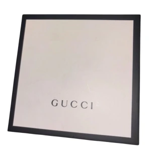 ＧＵＣＣＩ kartong  - En kartong för smalare 