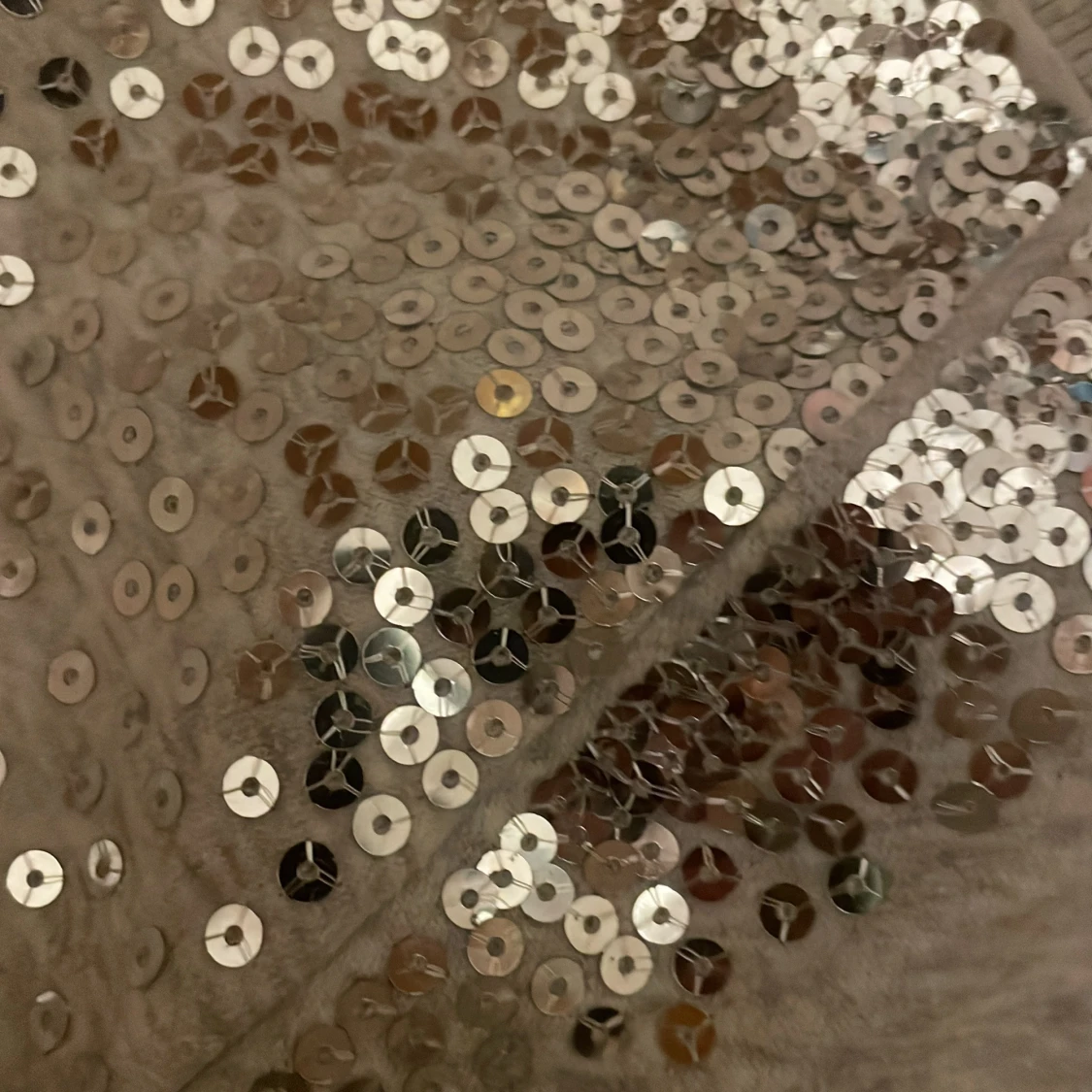 Grå sweatshirt med paljetter från H&M - 1