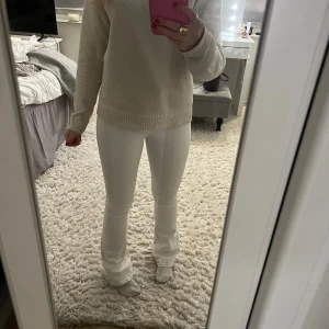 Vita bootcut jeans - Vita bootcut jeans från Gina Tricot💕