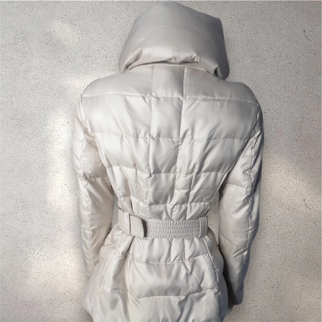 Beige pufferjacka med bälte - 3