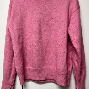 Rosa stickad tröja med lång ärm - Mysig rosa stickad tröja med lång ärm och rund hals. 