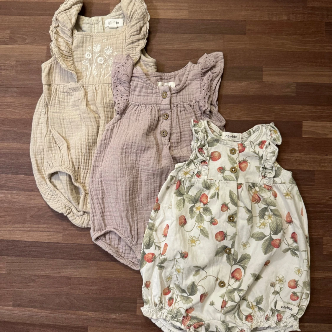 Set med tre rompers, 56