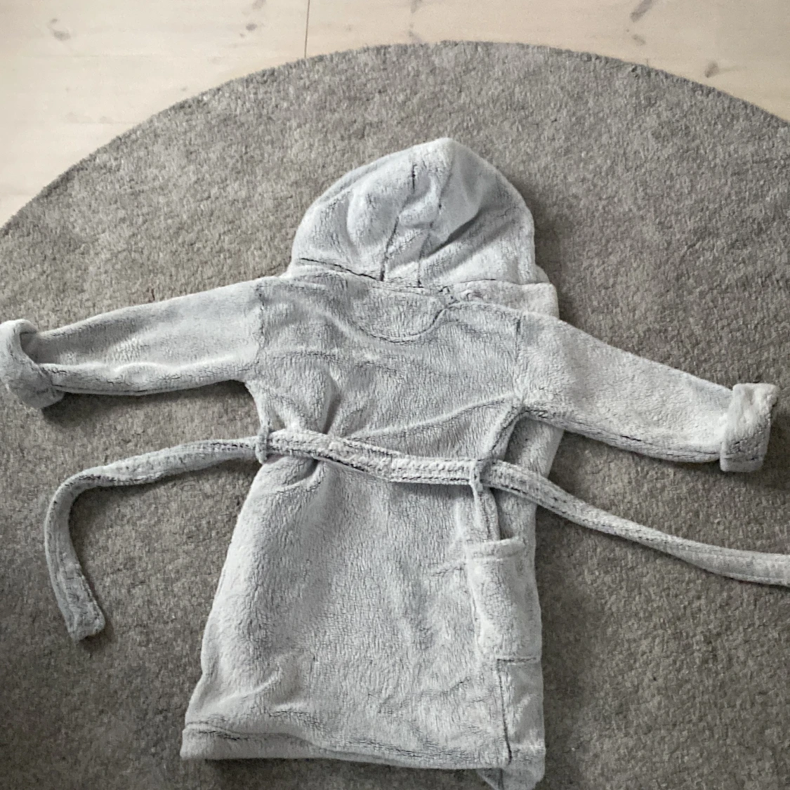 Grå Morgonrock med huva från Next - 1