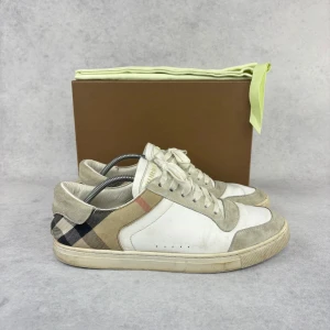 Burberry checked sneaker - – Condition: 7/10  – What is included: Only the sneakers  – Retail price: 6800 SEK