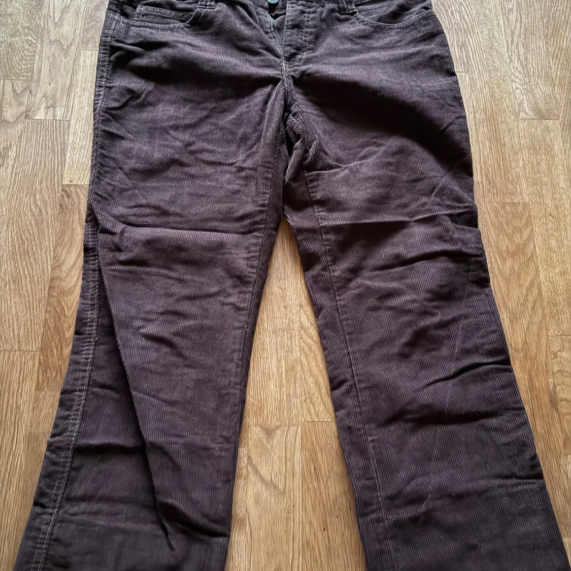 Bruna manchesterbyxor från Lindex