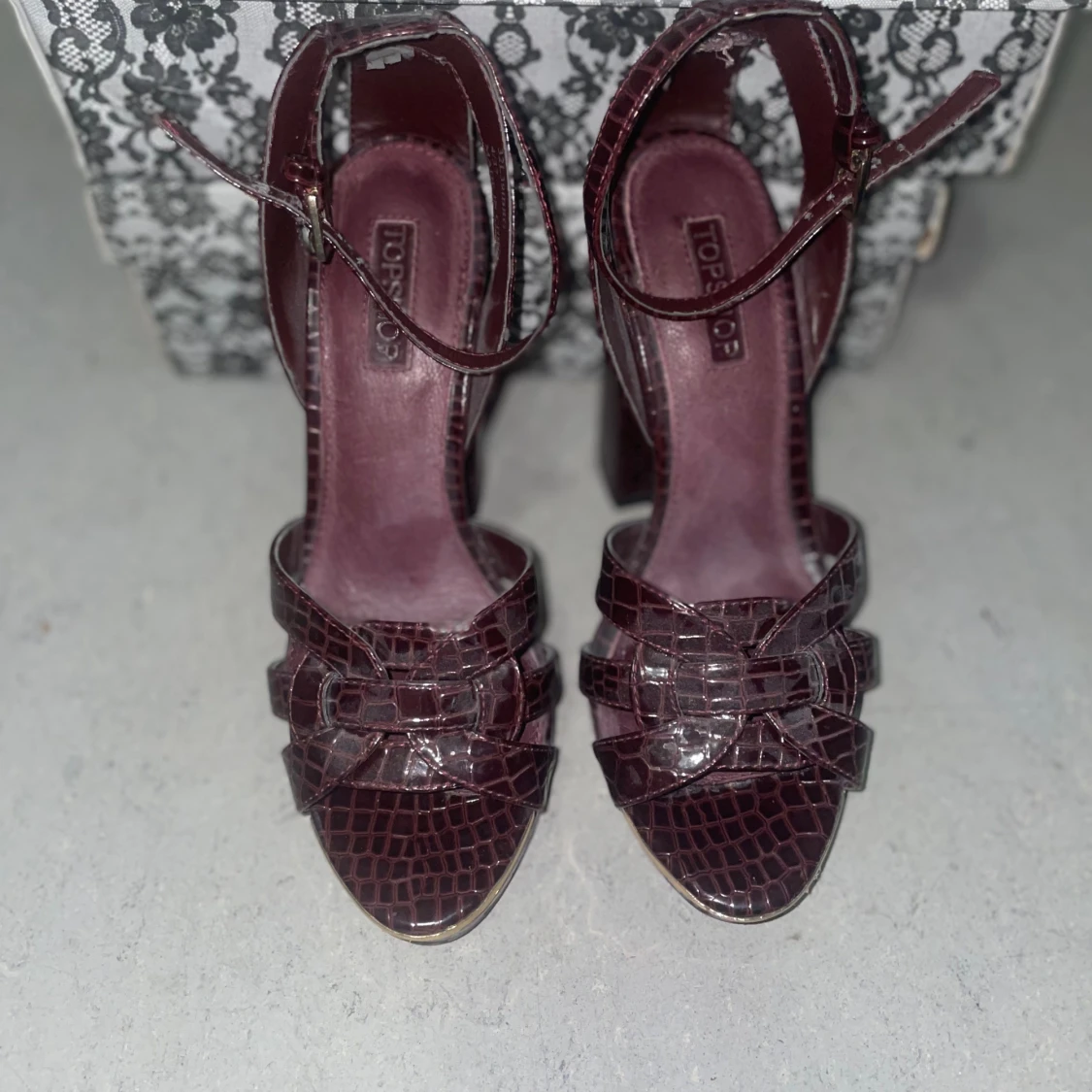 Vinröda platåsandaler från Topshop - 1