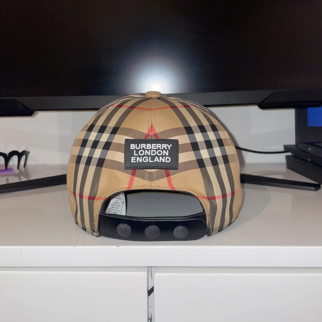 Burberry rutig keps i beige och svart - 1