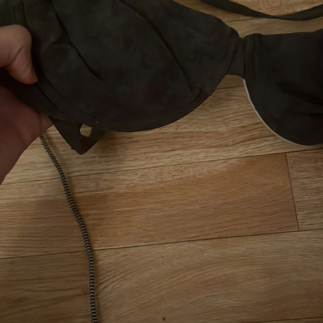 Svart bikiniöverdel med knyt - 1