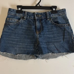 Jeanskjol - Vintage jeanskjol gjord från gamla jeans. Mycket bra kvalitet!