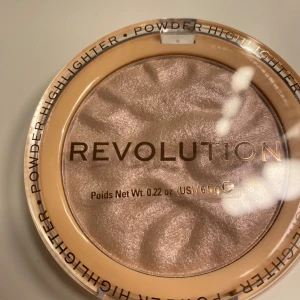 Makeup revolution highlighter  - makeup revolution highlighter. helt ny.