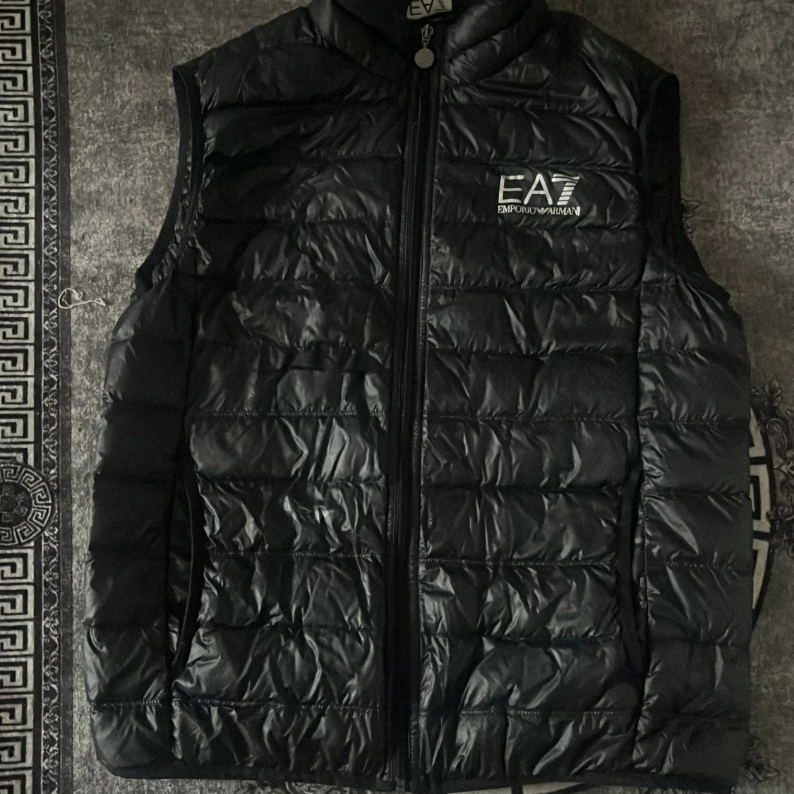 Svart dunväst från Emporio Armani EA7