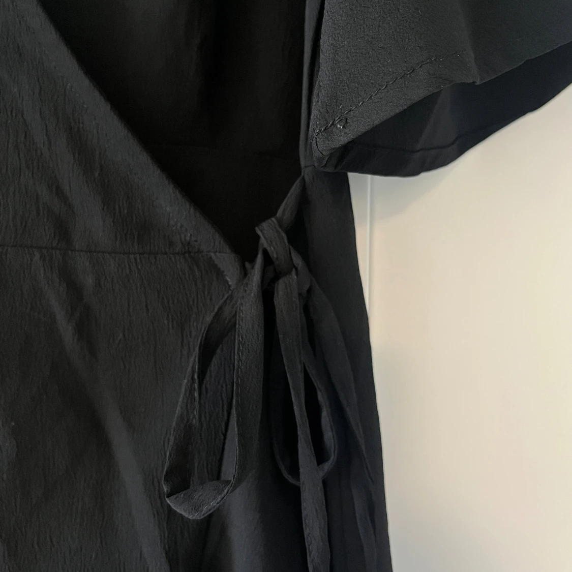 Svart överlappad klänning - 2