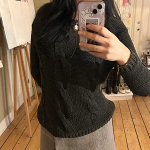 Mörkgrön stickad tröja  - Mörkgrön shaped stickad tjocktröja 💚