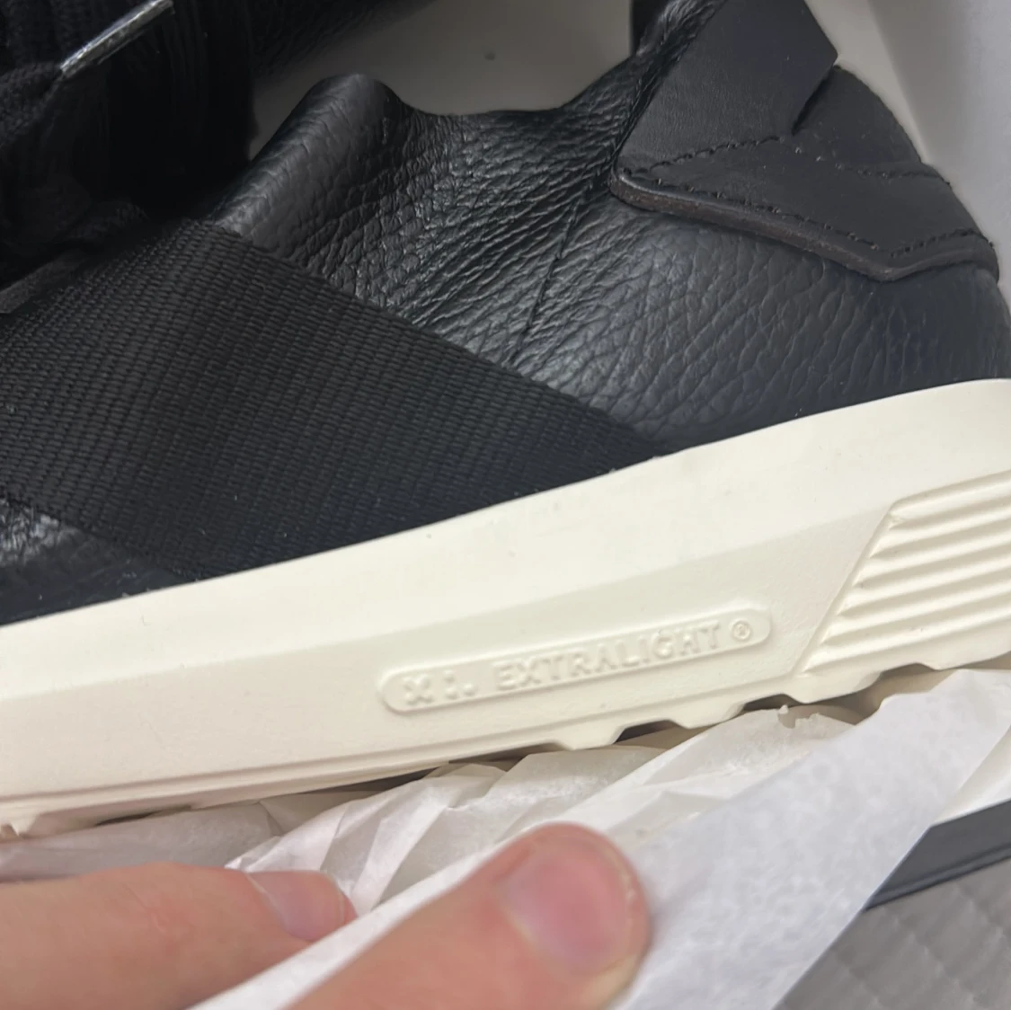 Svarta sneakers Hypnotic Yellow x Lynk & Co - 2