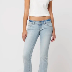 Abrand 00 super low kick tall - BYTA? Har du dessa jeans i storlek w24 hade jag väldigt gärna vilja byta mot dessa i w25💗💗