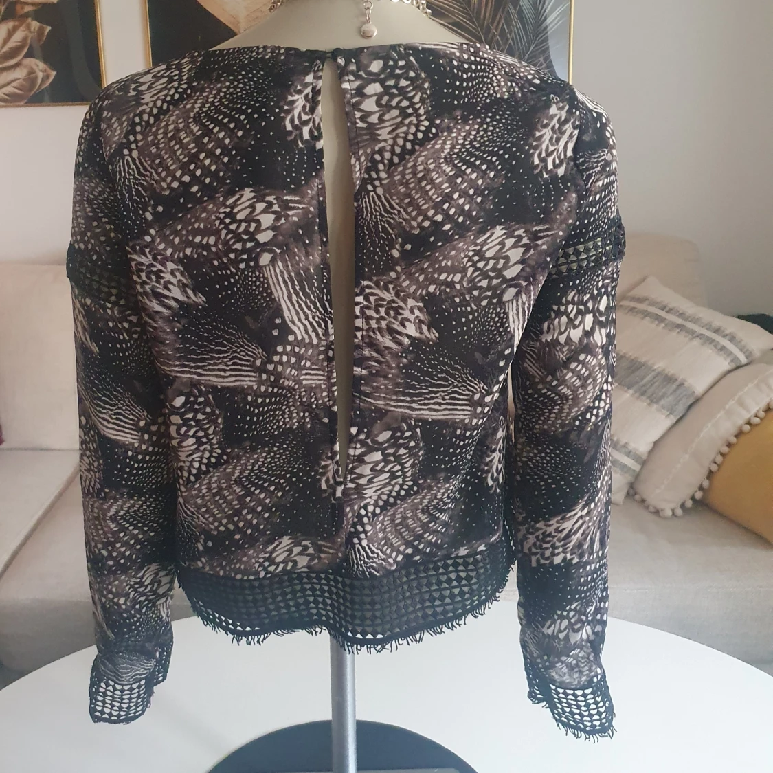 Underbar & läcker blus * Stl 36-38 * mått i text - 1