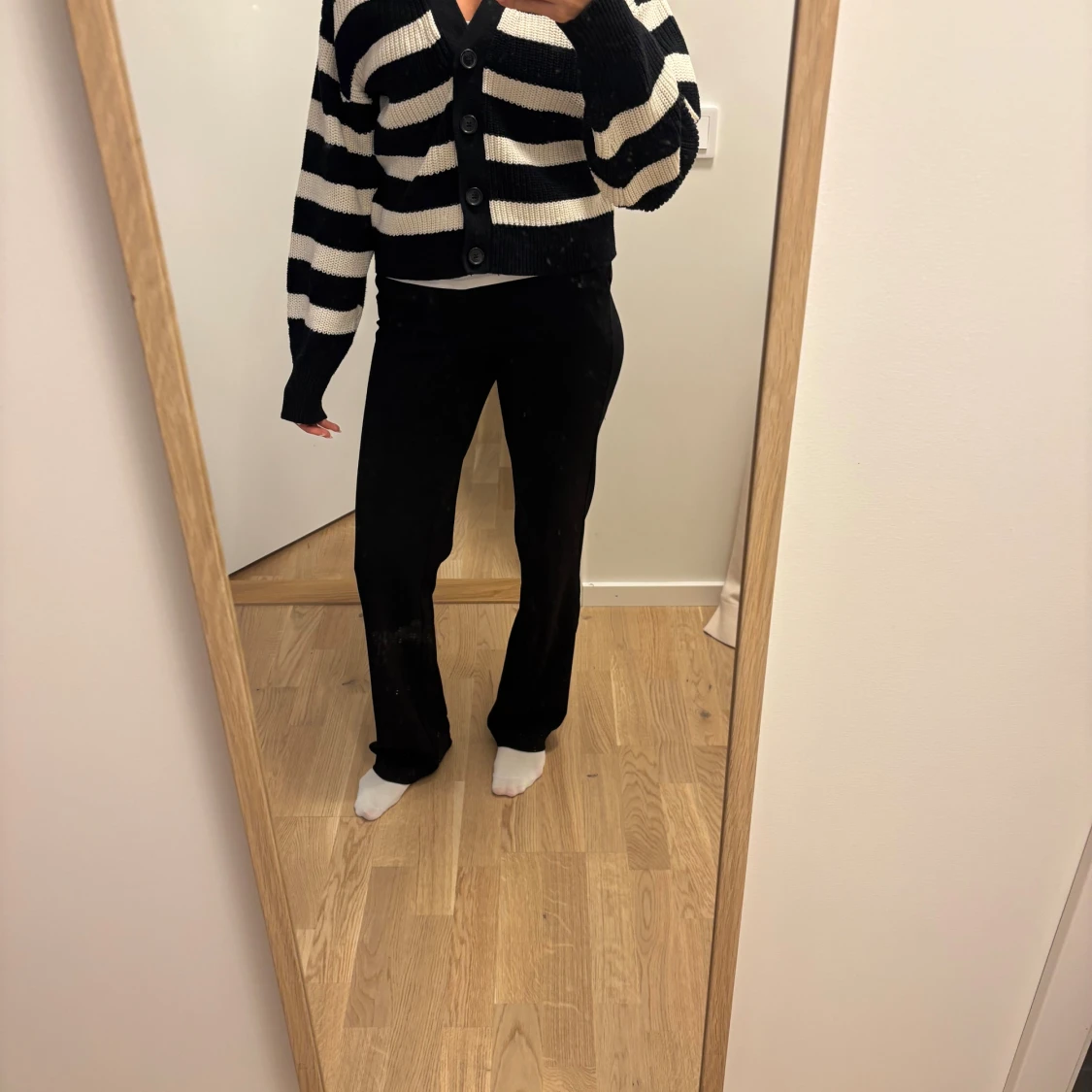 Svartvit randig kofta med knappar - 2