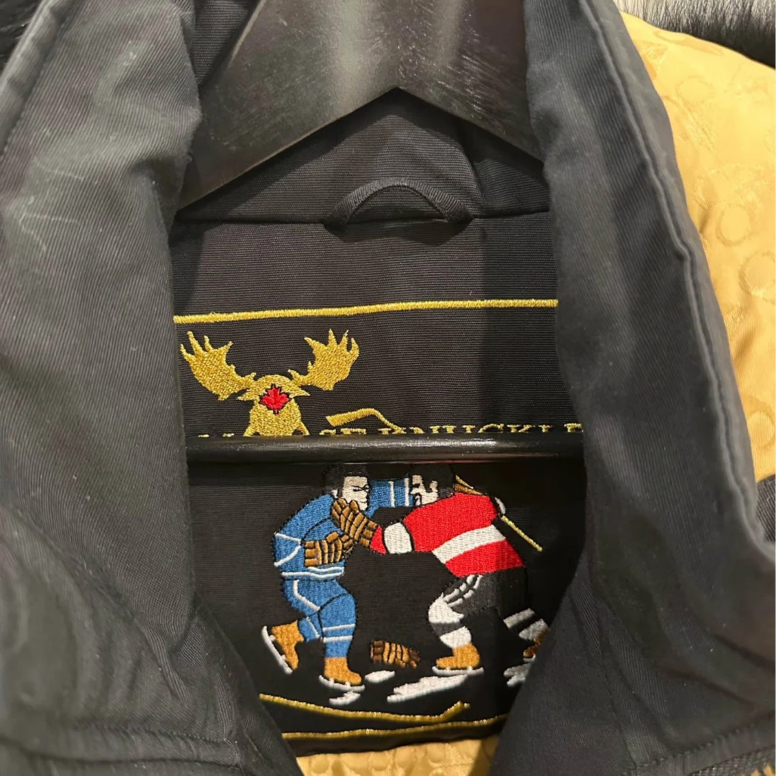 Svart parkajacka från Moose Knuckles Stirling Stolek M - 1