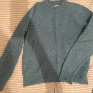 Mohair stickad - Klarblå stickad tröja i mohair från zara storlek S