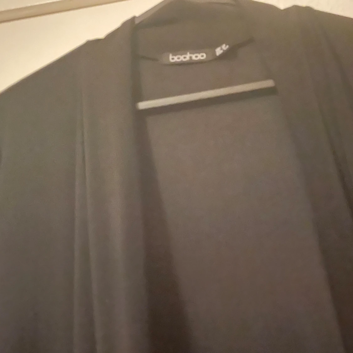 Svart lång cardigan jacka Boohoo - 2