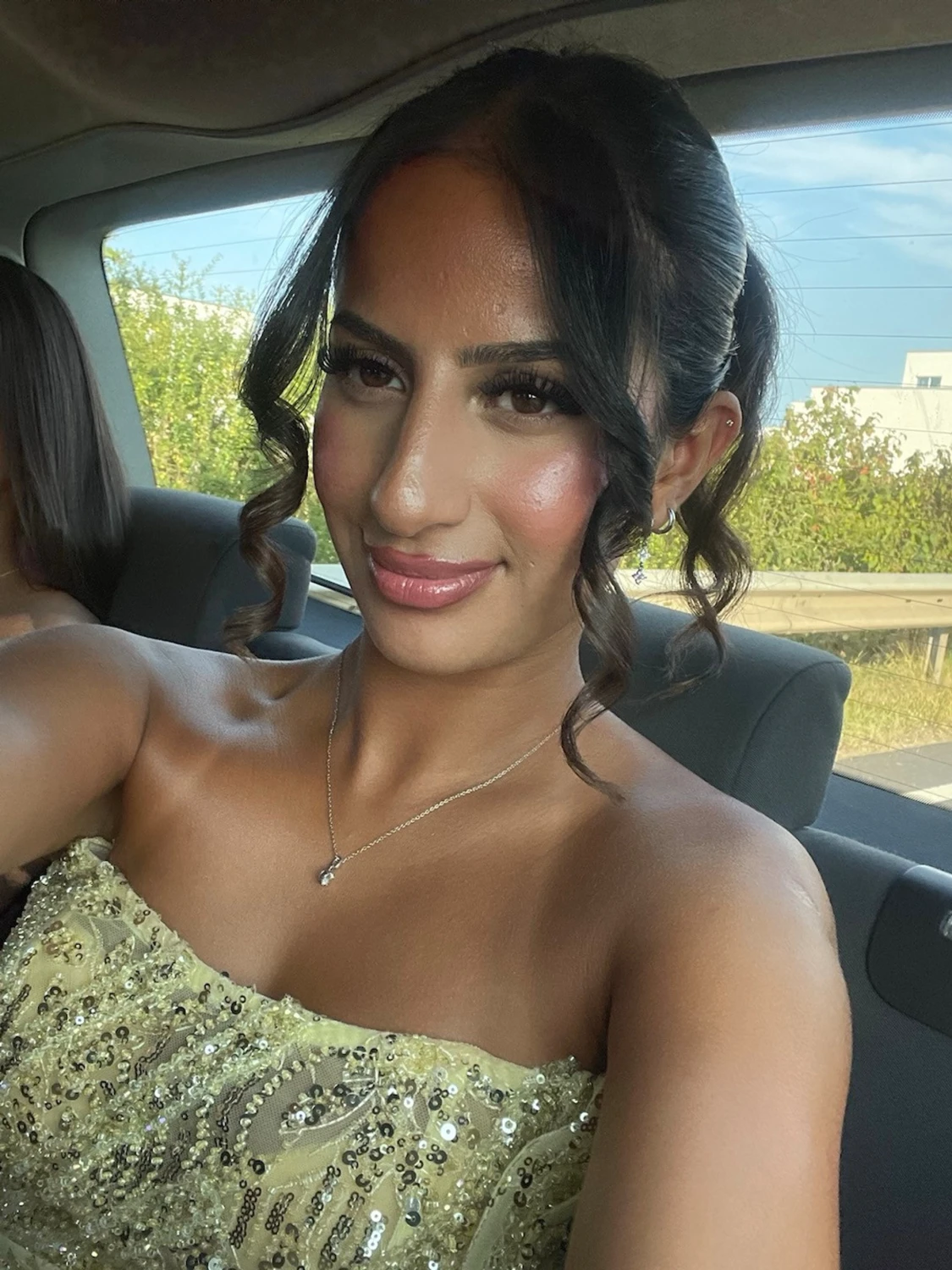 Ljusgul långklänning med paljetter - 3