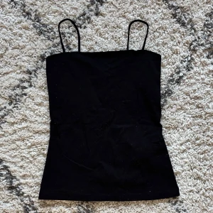 Svart linne - Superfin helt nytt svart linne från gina