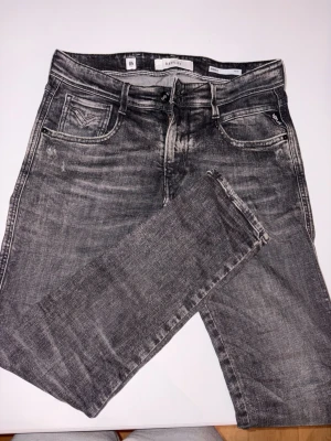 Replay Anbass - Ett par snygga Replay Anbass - Slim Fit. 30/30. Fint skick, inte använda så mycket.